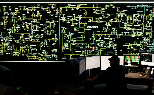 Ryan Brown, a Green Mountain Power system operator, works in the control room in Colchester, Vt., in 2017. Vermont and California, and now Minnesota, are among states where utilities are experimenting with virtual power plants. (Jacob Hannah/The New York Times)