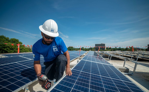 Solar installer on roof, Minnesota MnSEIA